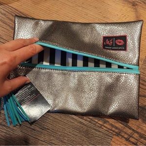 Molly Jane- Medium NWT- $120
Hard to find! Makeup Junkie bag